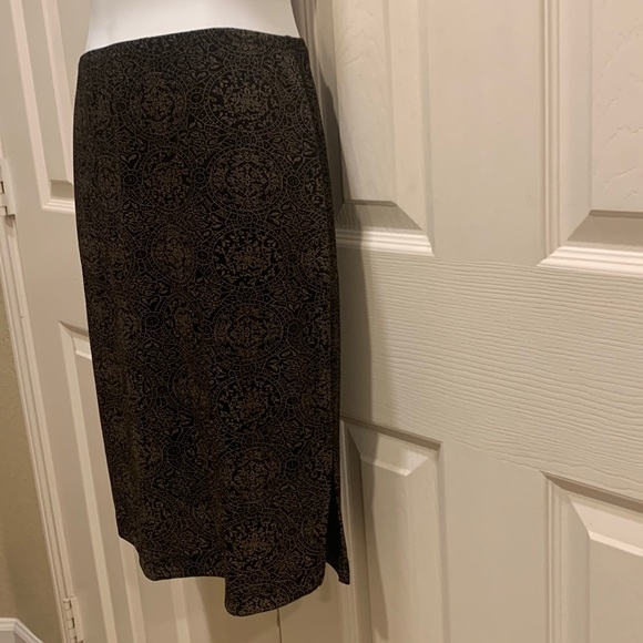 Black with brown design skirt - Picture 4 of 7